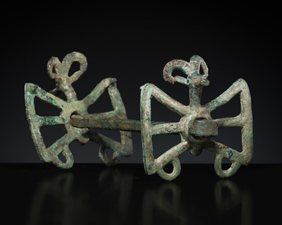 Lot 163 - A BRONZE HORSE BRIDLE WITH ‘IBEX’ CHEEK PIECES, LURISTAN, 9TH-7TH CENTURY BC