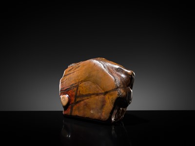 Lot 134 - AN AGATE ‘BUDDHA’S EYE’ SCHOLAR’S ROCK, 19TH TO EARLY 20TH CENTURY