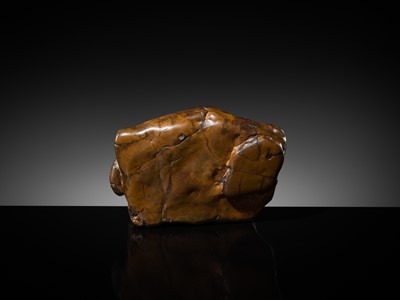 Lot 134 - AN AGATE ‘BUDDHA’S EYE’ SCHOLAR’S ROCK, 19TH TO EARLY 20TH CENTURY