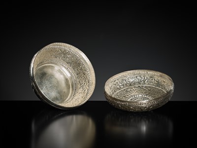 Lot 153 - A SILVER REPOUSSÉ BETEL-NUT BOX AND COVER, 19TH-EARLY 20TH CENTURY