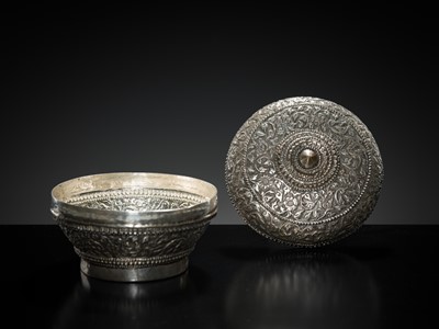 Lot 153 - A SILVER REPOUSSÉ BETEL-NUT BOX AND COVER, 19TH-EARLY 20TH CENTURY