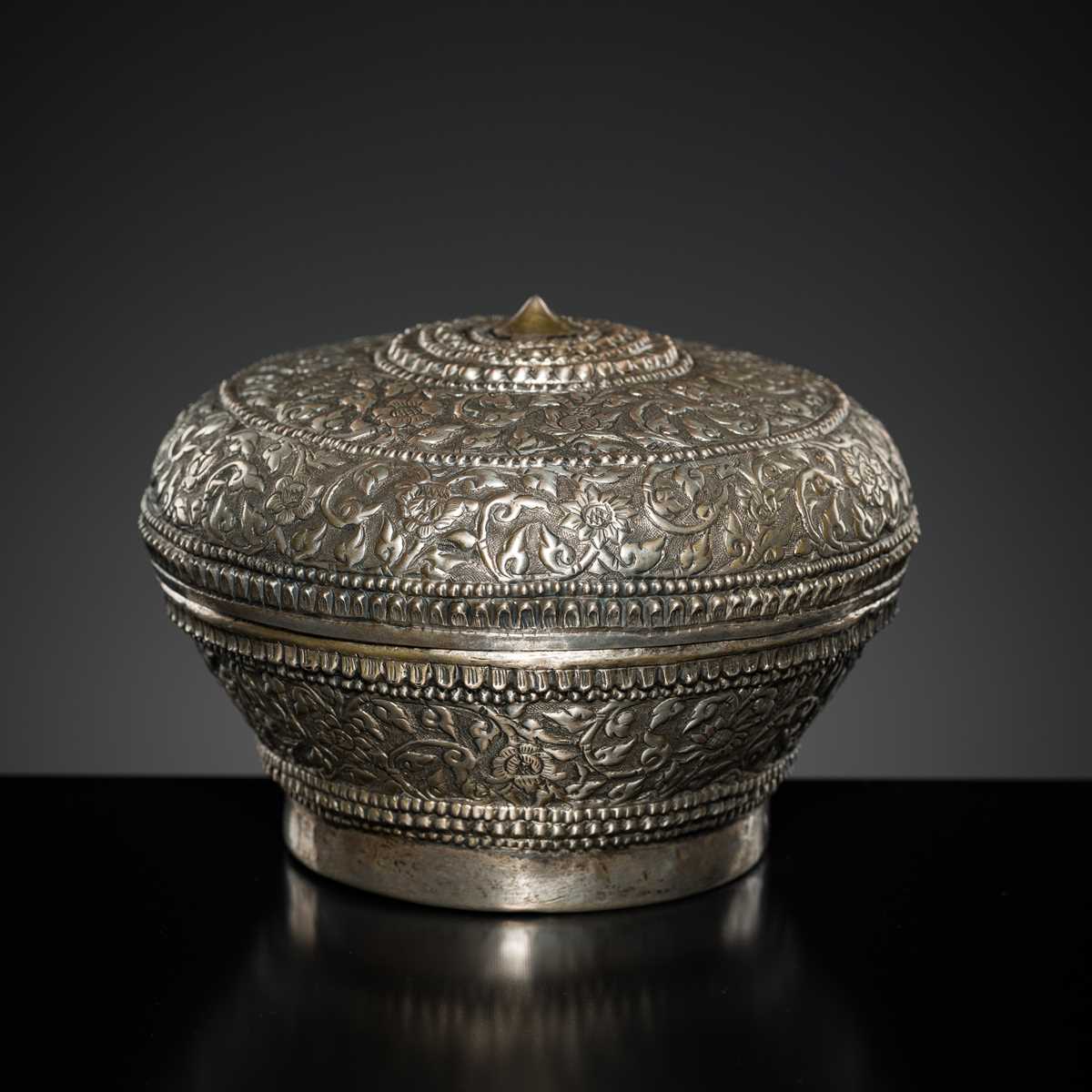 Lot 153 - A SILVER REPOUSSÉ BETEL-NUT BOX AND COVER, 19TH-EARLY 20TH CENTURY