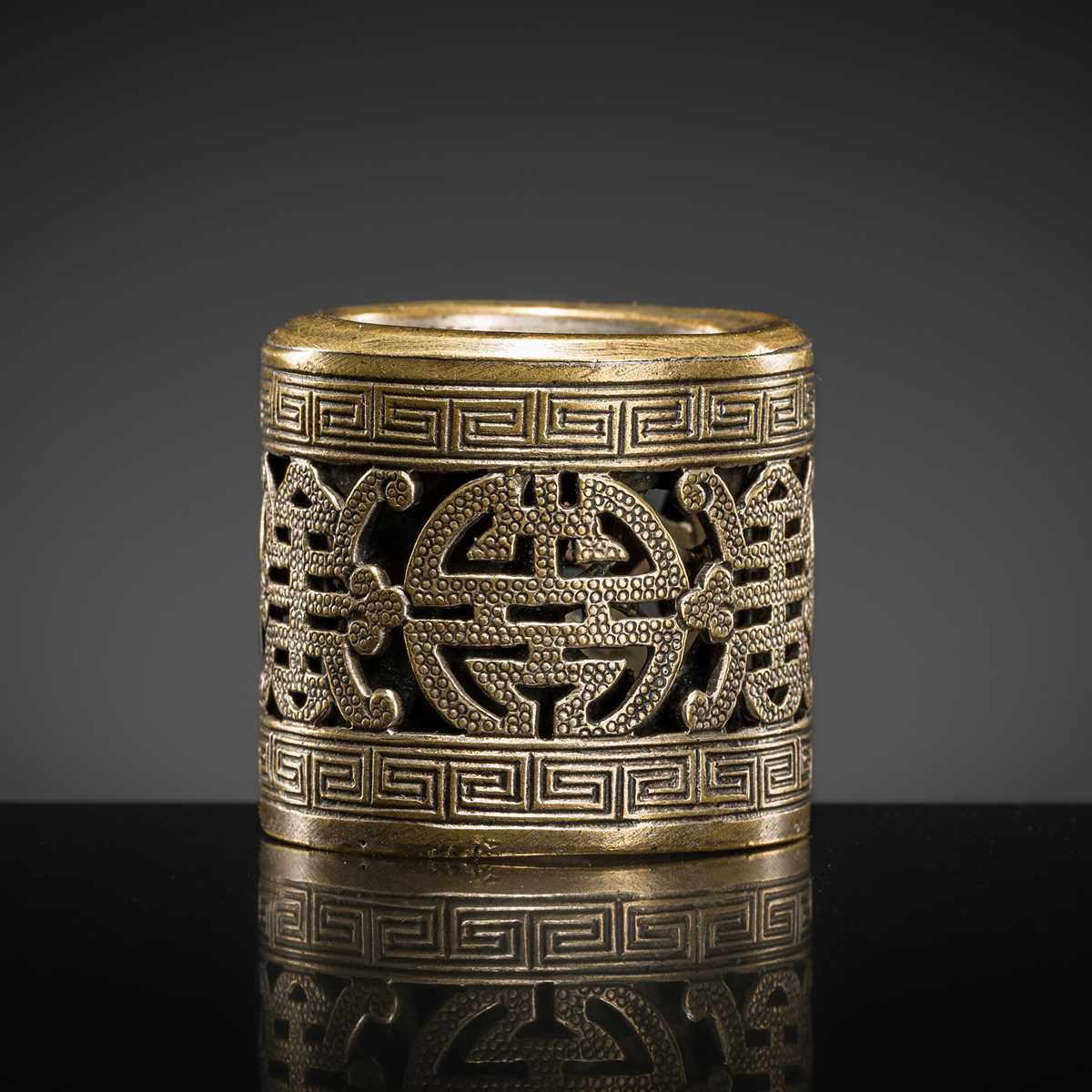 Lot 136 - A BRONZE ARCHER’S THUMB RING, LATE QING DYNASTY