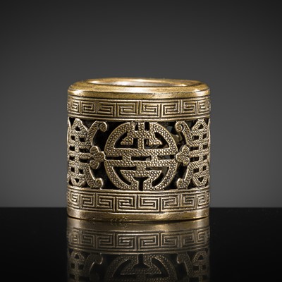 Lot 136 - A BRONZE ARCHER’S THUMB RING, LATE QING DYNASTY