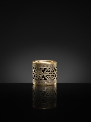 Lot 136 - A BRONZE ARCHER’S THUMB RING, LATE QING DYNASTY