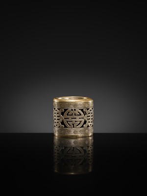 Lot 136 - A BRONZE ARCHER’S THUMB RING, LATE QING DYNASTY