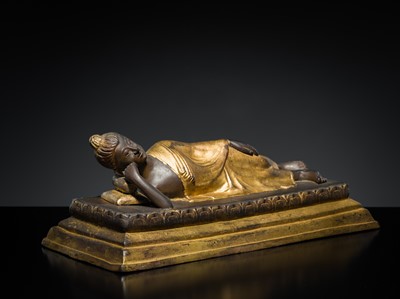 Lot 147 - A PARCE-GILT BRONZE FIGURE OF BUDDHA IN PARINIRVANA, RATTANAKOSIN KINGDOM