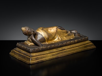 Lot 147 - A PARCE-GILT BRONZE FIGURE OF BUDDHA IN PARINIRVANA, RATTANAKOSIN KINGDOM