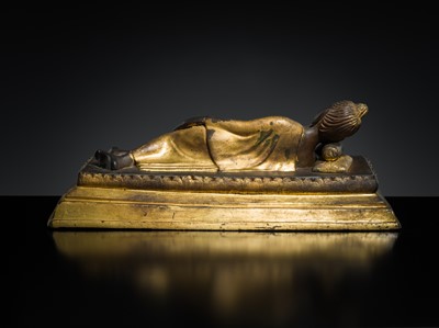 Lot 147 - A PARCE-GILT BRONZE FIGURE OF BUDDHA IN PARINIRVANA, RATTANAKOSIN KINGDOM