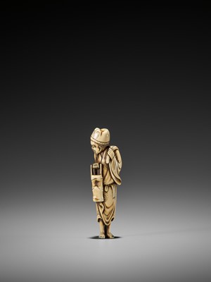Lot 27 - A VERY RARE TALL IVORY NETSUKE OF A CHINESE DOCTOR