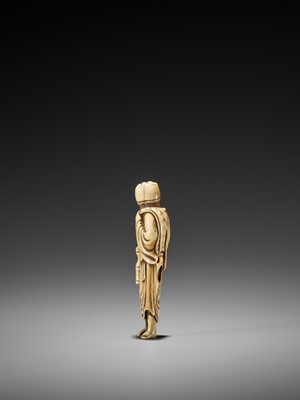 Lot 27 - A VERY RARE TALL IVORY NETSUKE OF A CHINESE DOCTOR