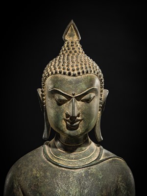 Lot 12 - A RARE AND LARGE BRONZE FIGURE OF BUDDHA, PAGAN STYLE