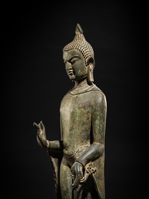 Lot 12 - A RARE AND LARGE BRONZE FIGURE OF BUDDHA, PAGAN STYLE