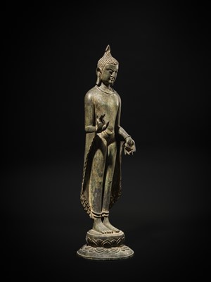 Lot 12 - A RARE AND LARGE BRONZE FIGURE OF BUDDHA, PAGAN STYLE