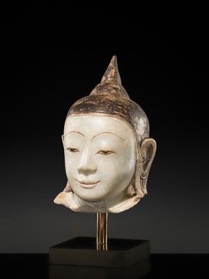 Lot 146 - A BLACK-LACQUERED WHITE MARBLE HEAD OF BUDDHA, SHAN STYLE, 18TH-19TH CENTURY