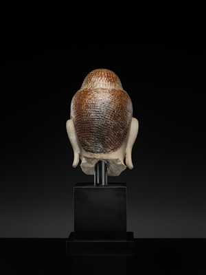 Lot 20 - A GILT-LACQUERED AND GLASS INLAID WHITE ALABASTER HEAD OF BUDDHA, MANDALAY, 18TH-19TH CENTURY