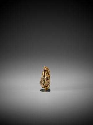 Lot 213 - A FINE STAG ANTLER MANJU NETSUKE WITH MOKUGYO AND LOTUS