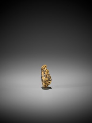 Lot 213 - A FINE STAG ANTLER MANJU NETSUKE WITH MOKUGYO AND LOTUS