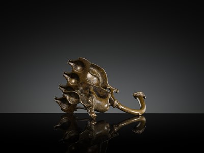 Lot 180 - A BRONZE ‘ELEPHANT AND MAHOUT’ ARATI LAMP, MAHARASHTRA