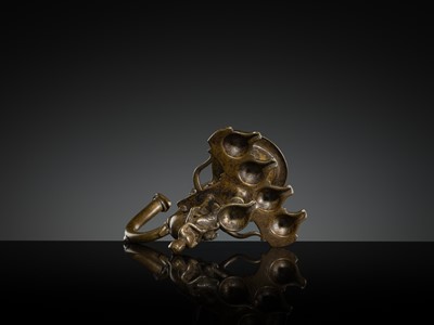 Lot 180 - A BRONZE ‘ELEPHANT AND MAHOUT’ ARATI LAMP, MAHARASHTRA