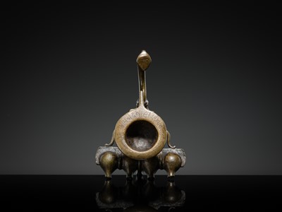 Lot 180 - A BRONZE ‘ELEPHANT AND MAHOUT’ ARATI LAMP, MAHARASHTRA