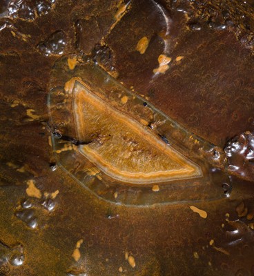 Lot 133 - AN AGATE SCHOLAR’S ROCK, 19TH TO EARLY 20TH CENTURY