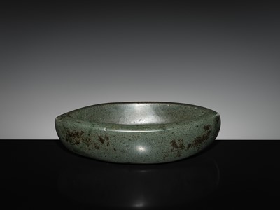 Lot 189 - A DARK GREEN STONE EYE-SHAPED MORTAR AND PESTLE