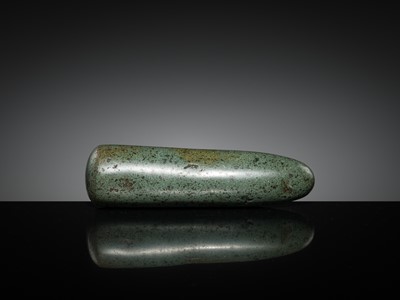 Lot 189 - A DARK GREEN STONE EYE-SHAPED MORTAR AND PESTLE