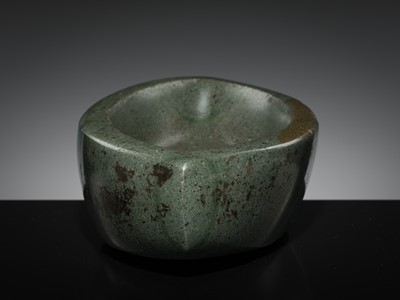 Lot 189 - A DARK GREEN STONE EYE-SHAPED MORTAR AND PESTLE