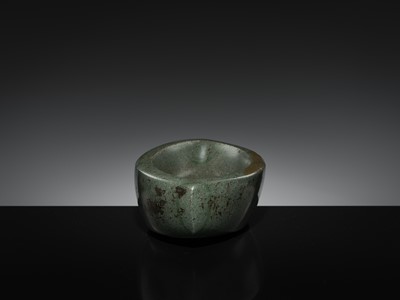 Lot 189 - A DARK GREEN STONE EYE-SHAPED MORTAR AND PESTLE