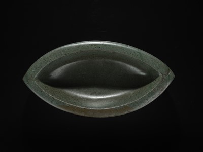 Lot 189 - A DARK GREEN STONE EYE-SHAPED MORTAR AND PESTLE