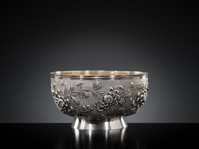 Lot 402 - A SILVER ‘CHRYSANTHEMUM’ BOWL, MARKS OF GAN SHENG AND YOK SANG, LATE QING DYNASTY TO REPUBLIC PERIOD