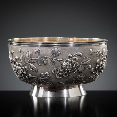 Lot 402 - A SILVER ‘CHRYSANTHEMUM’ BOWL, MARKS OF GAN SHENG AND YOK SANG, LATE QING DYNASTY TO REPUBLIC PERIOD