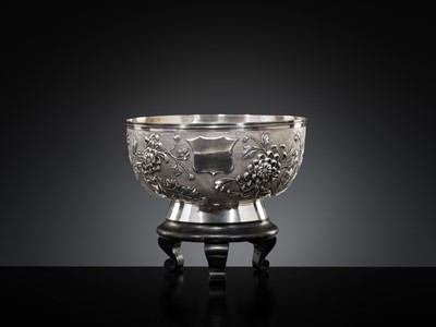 Lot 402 - A SILVER ‘CHRYSANTHEMUM’ BOWL, MARKS OF GAN SHENG AND YOK SANG, LATE QING DYNASTY TO REPUBLIC PERIOD