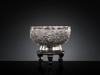 Lot 402 - A SILVER ‘CHRYSANTHEMUM’ BOWL, MARKS OF GAN SHENG AND YOK SANG, LATE QING DYNASTY TO REPUBLIC PERIOD