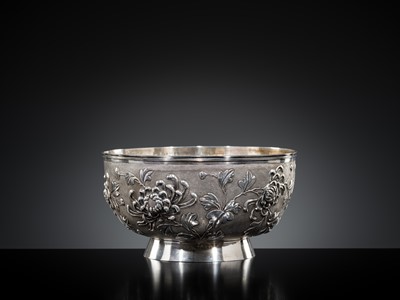 Lot 402 - A SILVER ‘CHRYSANTHEMUM’ BOWL, MARKS OF GAN SHENG AND YOK SANG, LATE QING DYNASTY TO REPUBLIC PERIOD