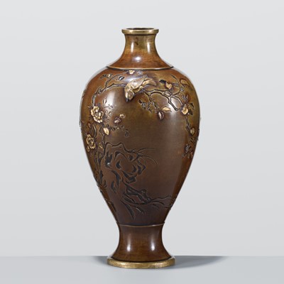 Lot 36 - INOUE: A FINE BRONZE VASE WITH BIRDS AND FLOWERS