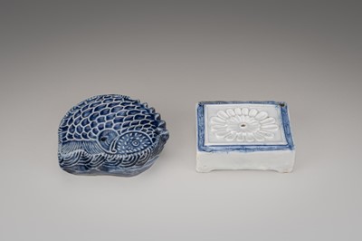 Lot 717 - A LOT WITH TWO BLUE AND WHITE PORCELAIN KOREAN WATER DROPPERS