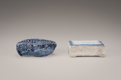 Lot 717 - A LOT WITH TWO BLUE AND WHITE PORCELAIN KOREAN WATER DROPPERS