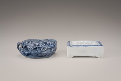 Lot 717 - A LOT WITH TWO BLUE AND WHITE PORCELAIN KOREAN WATER DROPPERS