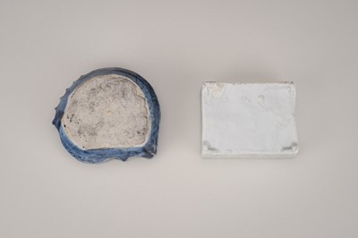 Lot 717 - A LOT WITH TWO BLUE AND WHITE PORCELAIN KOREAN WATER DROPPERS