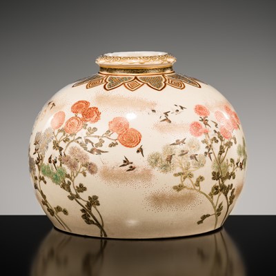 Lot 211 - A FINE AND LARGE MEIZAN STUDIO SATSUMA VASE WITH SWALLOWS AND AUSPICIOUS FLOWERS