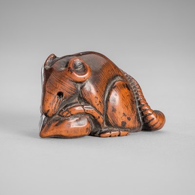 Lot 1663 - YOSHITOMO: A FINE WOOD NETSUKE OF A RAT EATING A CHESTNUT