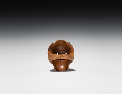 Lot 549 - A WOOD MASK NETSUKE OF AN OCTOPUS-USOFUKI, ATTRIBUTED TO KOKEISAI SANSHO