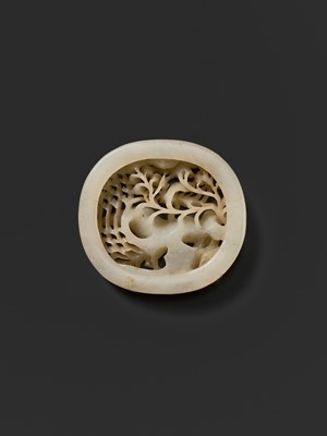 Lot 440 - A RETICULATED WHITE JADE ‘PHOENIX’ PLAQUE, LATE SONG TO YUAN DYNASTY