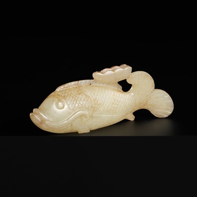 Lot 439 - A PALE YELLOW JADE ‘MANDARIN FISH AND LOTUS’ PENDANT, SONG TO MING DYNASTY