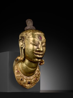 Lot 240 - AN EXCEEDINGLY RARE CHAM GOLD AND SILVER REPOUSSÉ HEAD OF SHIVA, LINGAKOSHA