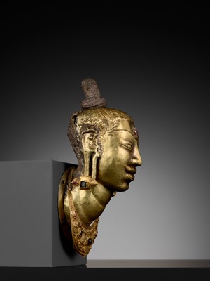 Lot 240 - AN EXCEEDINGLY RARE CHAM GOLD AND SILVER REPOUSSÉ HEAD OF SHIVA, LINGAKOSHA