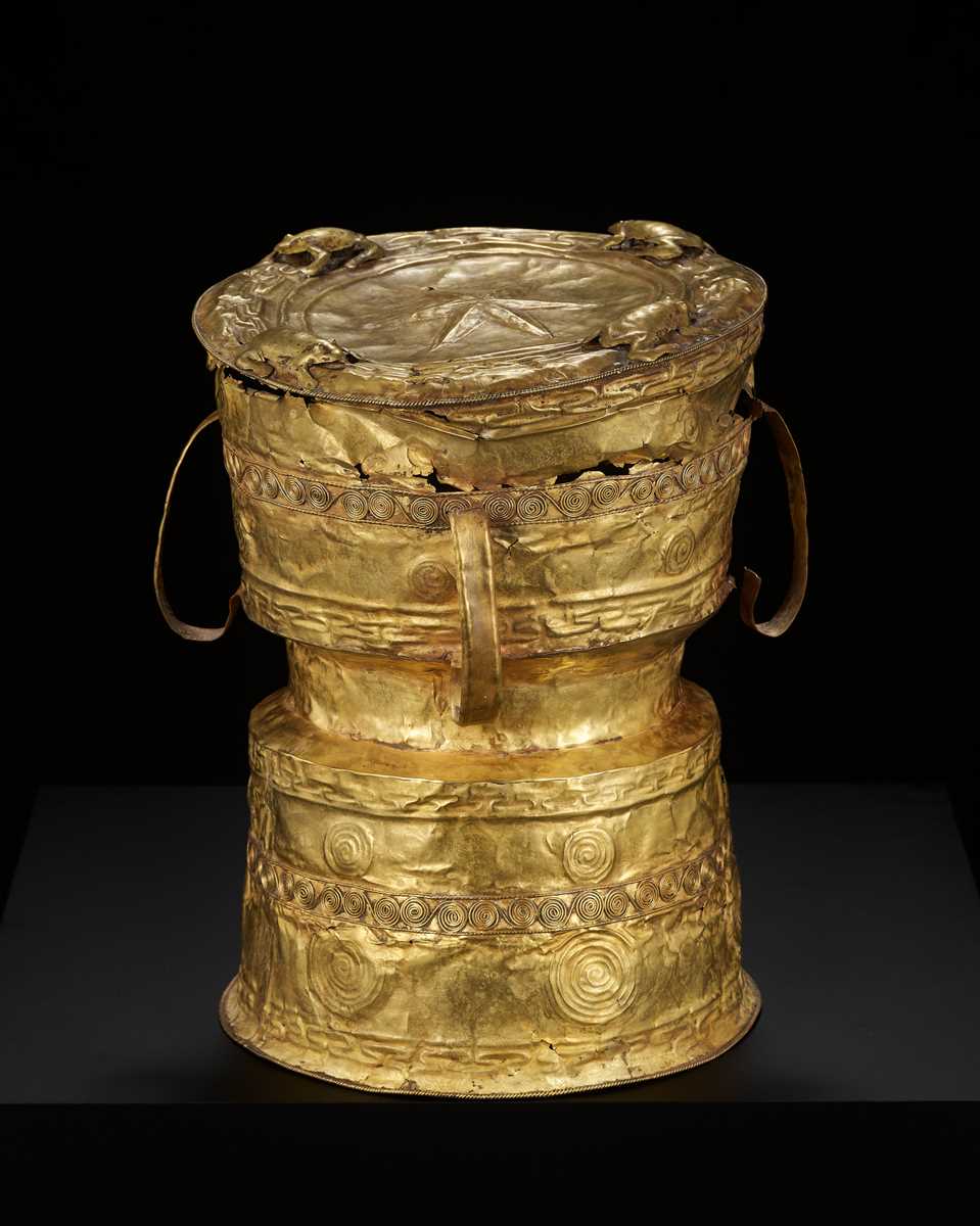 Lot 238 - AN EXTREMELY RARE AND IMPORTANT GOLD RAIN DRUM, ANCIENT KINGDOMS OF CHAM