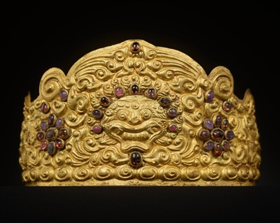 Lot 239 - A CHAM GOLD REPOUSSÉ AND GEMSTONE-SET DIADEM WITH KIRTIMUKHA